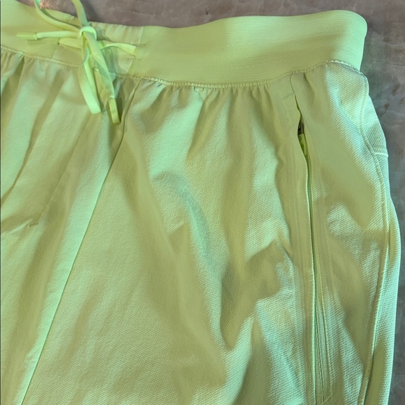 Men’s Lululemon License to train short. - Picture 11 of 13